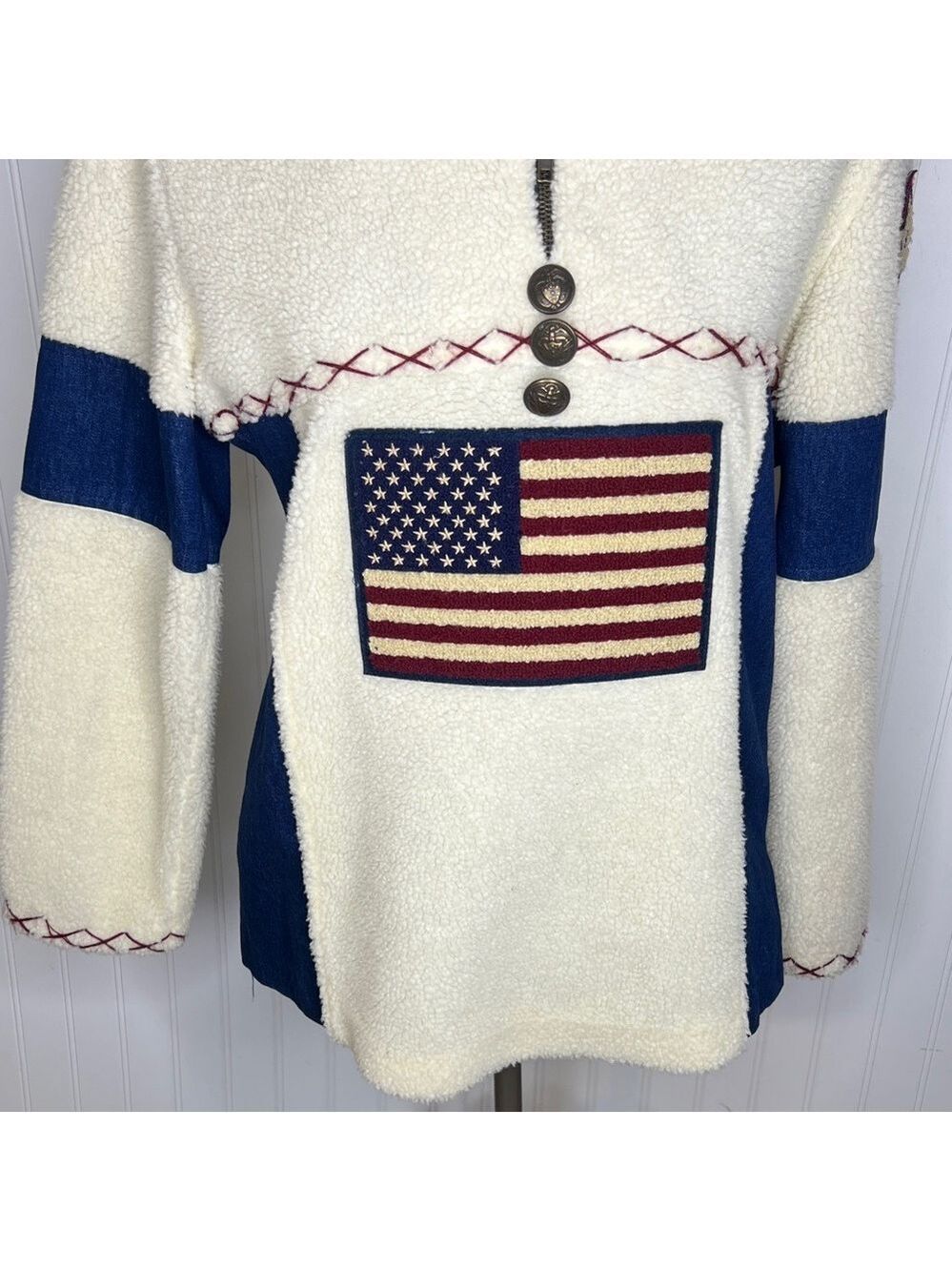 Cozy Cream and Blue Fleece Sweatshirt with Flag Patch Size Medoum - Picture 3 of 15